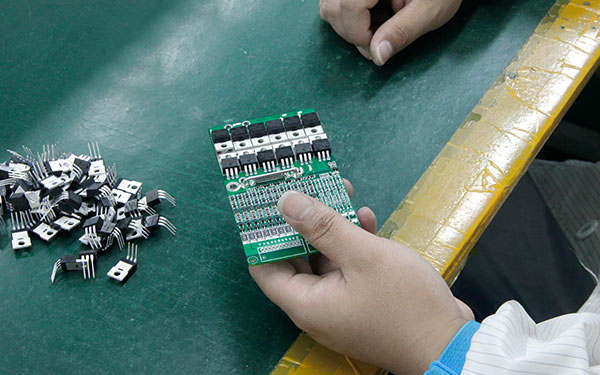 鋰離子電池保護板保護板接線和鋰離子電池保護板安裝注意事項